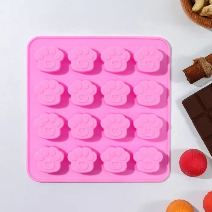 Форма для конфет и шоколада Доляна «Лапки», силикон, 16×15,5 см, 16 ячеек (3×2,7×0,5 см), цвет МИКС Форма для конфет и шоколада Доляна «Лапки», силикон, 16×15,5 см, 16 ячеек (3×2,7×0,5 см), цвет МИКС