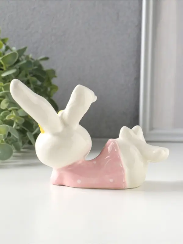 Сувенир керамика "Зайка с жёлтым бантом в розовой кофте в горох" 15,1х6,8х9,4 см