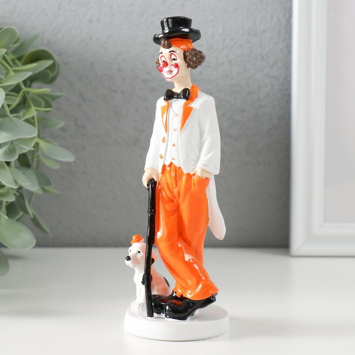 Сувенир полистоун  Сувенир полистоун "Клоун с тростью и пёсиком" бело-оранжевый 5х5х15 см