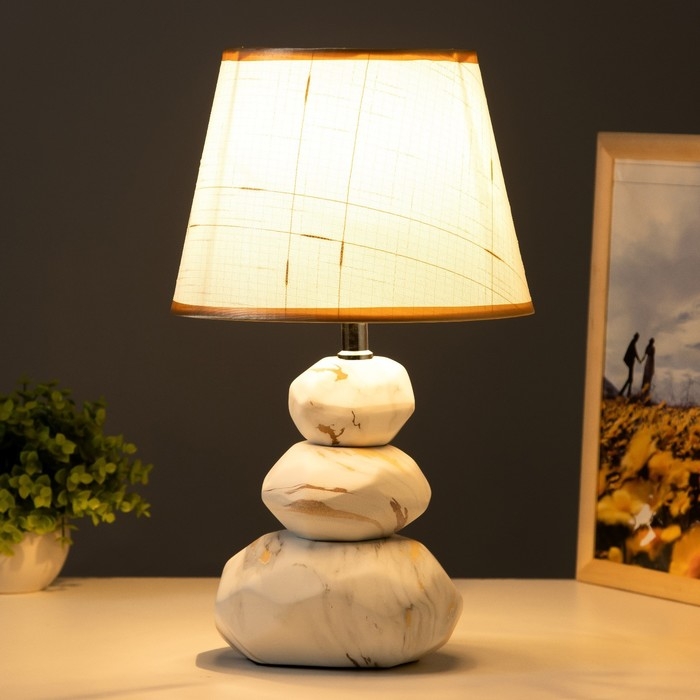 Настольная лампа Настольная лампа "Андри" E14 40Вт белый-золото 23х23х39 см RISALUX