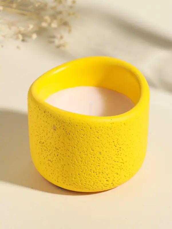 Свеча в подсвечнике вулканическом &laquo;Изгиб&raquo;, жёлтая, 8.3&times;8.5&times;7 см