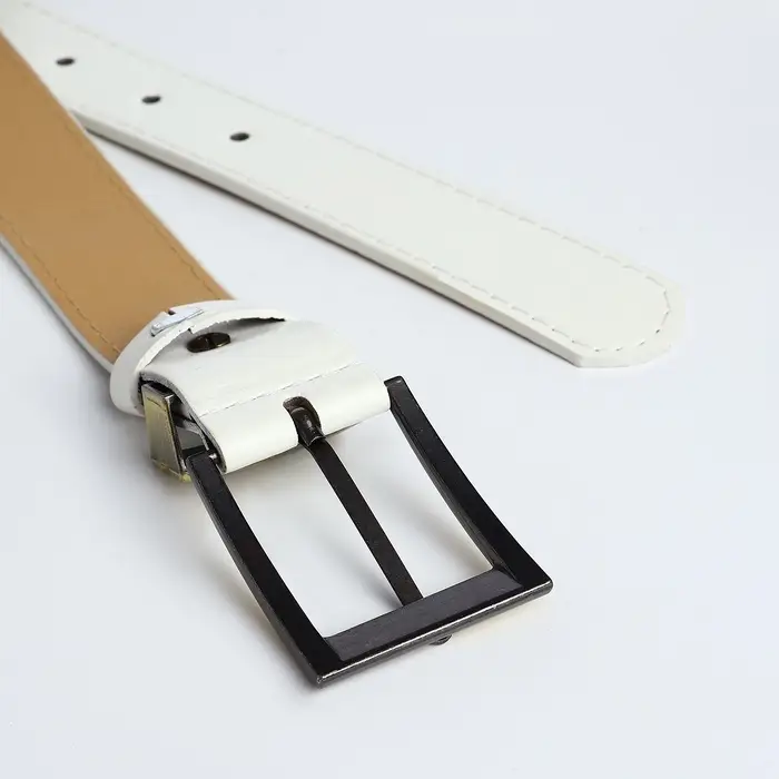 Ремень женский с винтом, 110&times;2.5 см, пряжка металл, золотистая, белый