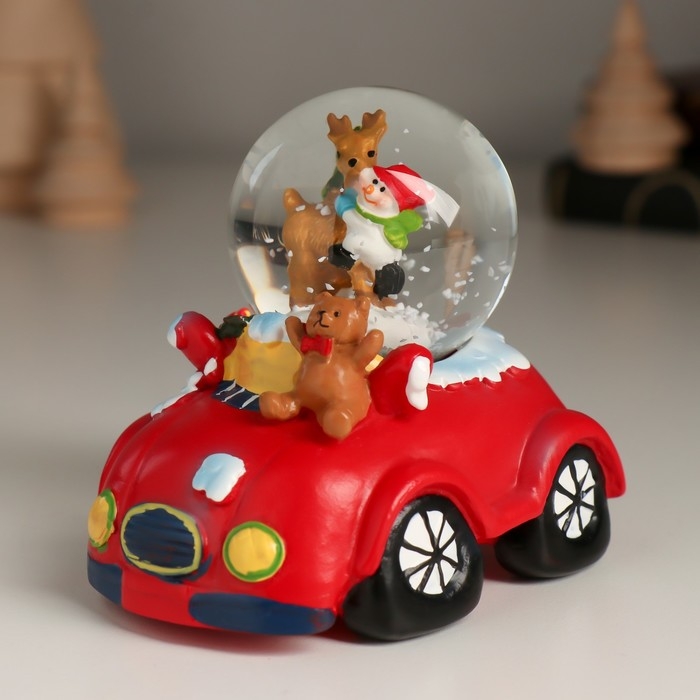 Сувенир полистоун водяной шар Сувенир полистоун водяной шар "Новогодний автомобиль" МИКС 8,3х6,6х7,8 см