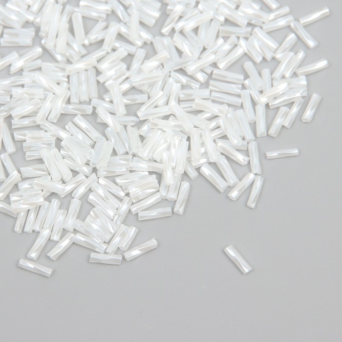 Бисер стекло 2х6 мм  Бисер стекло 2х6 мм "Спиральные трубочки. Белый перламутр" 10 гр ≈300 шт