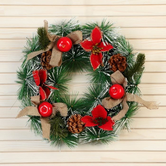 Венок новогодний d- 26 см  Венок новогодний d- 26 см "Уютная сказка" алые цветы шишки