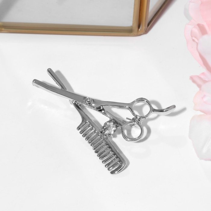 Брошь «Парикмахер», цвет белый в серебре Брошь «Парикмахер», цвет белый в серебре