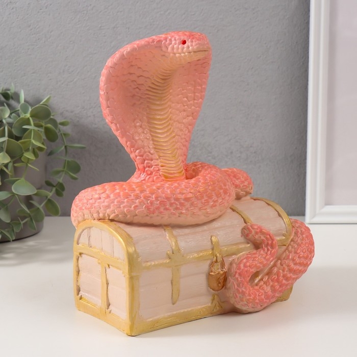 Фигурка Фигурка "КОБРА НА СУНДУКЕ" 20 х 17 х 12 см.