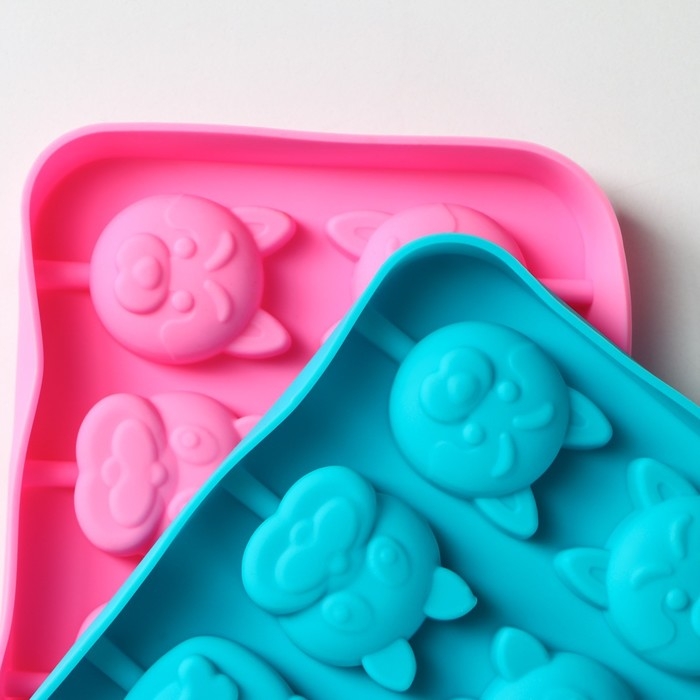 Форма для леденцов Доляна «Собакены», силикон, 16,2×10,5×1,7 см, 8 ячеек, с палочками, цвет МИКС Форма для леденцов Доляна «Собакены», силикон, 16,2×10,5×1,7 см, 8 ячеек, с палочками, цвет МИКС