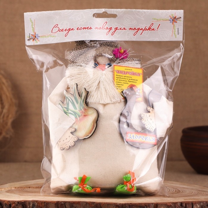 Оберег-домовой Оберег-домовой "Андрейка в соломенной шляпе, с луком и подковой", 20х18х12 см МИКС