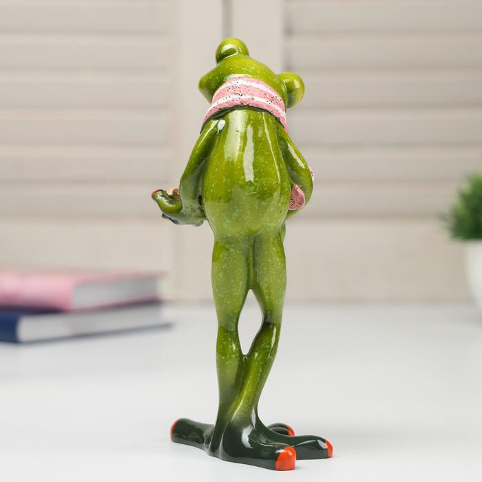 Сувенир полистоун лак  Сувенир полистоун лак "Лягушонок чистит челюсть" 16,5х5,8х8,5 см