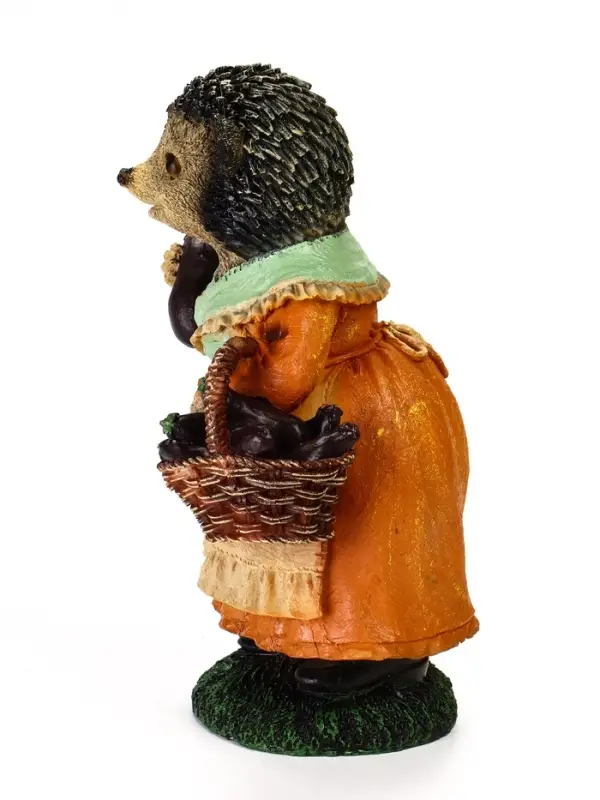 Садовая фигура из полистоуна &laquo;Ежиха с баклажанами&raquo;, 18&times;13&times;27 см