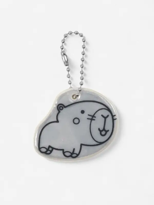 Светоотражающий элемент двусторон капибарка 4,8*4,5см цепочка белый АУ Светоотражающий элемент двусторон капибарка 4,8*4,5см цепочка белый АУ