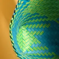 Сумка плетёная пластиковая 30х10х33 см, цв. сине-жёлтый Сумка плетёная пластиковая 30х10х33 см, цв. сине-жёлтый