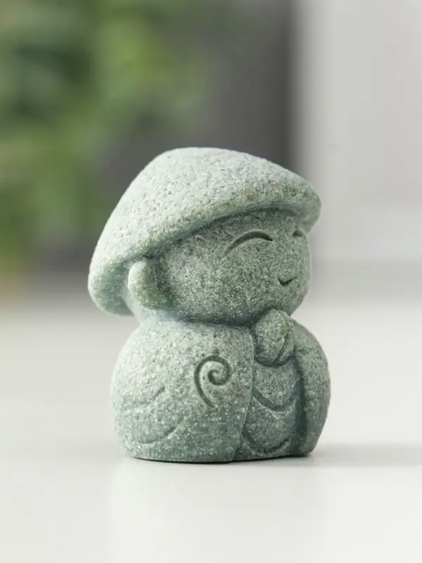 Фигурка песчаник &laquo;Маленький монах в азиатской шляпе&raquo;, 3.5&times;4&times;4.5 см