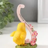 Сувенир полистоун "Цыплёнок с цветочной лентой с пожеланием" 12 см