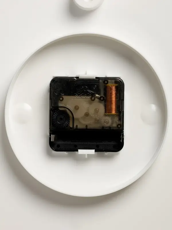 Часы настенные &laquo;Герб&raquo;, дискретный ход, d=29 см, бордовый обод