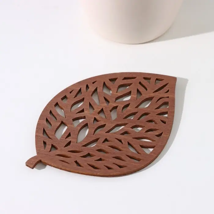 Подставка деревянная под горячее «Листочек», 9×9 см, коричневая Подставка деревянная под горячее «Листочек», 9×9 см, коричневая