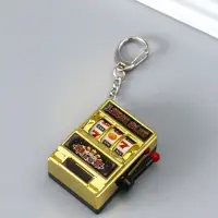 Брелок пластик "Игровой автомат - казино" золото 2,7х3,4х5 см