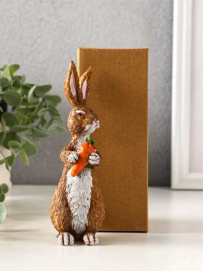 Сувенир полистоун "Кролик с морковью" 4,7х5х15 см Сувенир полистоун "Кролик с морковью" 4,7х5х15 см
