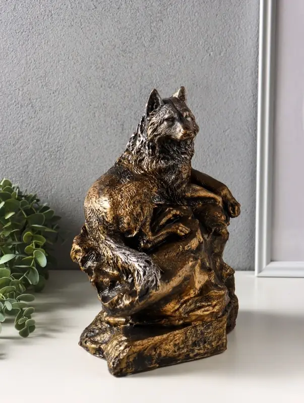 Копилка для денег &laquo;Волк на скале&raquo;, гипс, 16&times;28&times;27 см, под бронзу с серебром
