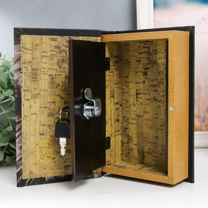 Сейф-книга дерево кожзам Сейф-книга дерево кожзам "Лев - дикая жизнь" 21х13х5 см