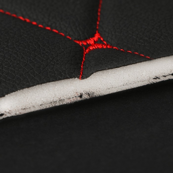 Обшивка салона авто 100×160×0,7 см, кожзам/поролон, ромб, красная строчка Обшивка салона авто 100×160×0,7 см, кожзам/поролон, ромб, красная строчка