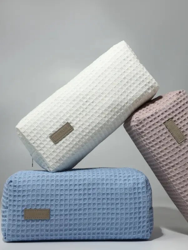 Косметичка женская на молнии TEXTURA, объёмная, большая, мягкая, белая