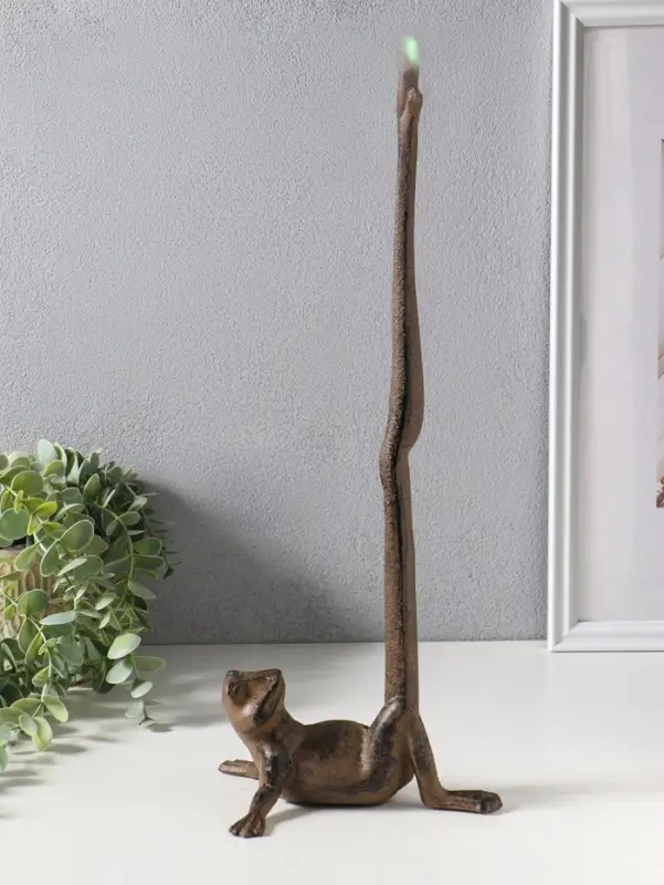 Сувенир чугун держатель для бумажных полотенец "Лягуха" 13,5х15х42 см