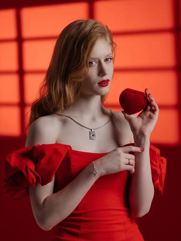 Футляр под набор украшений &laquo;Сердце&raquo;, бархатный, 9&times;8.5 см, красный