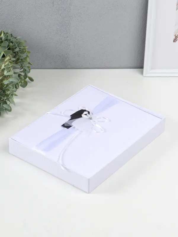 Фотоальбом на 100 фото 13х18 см "Жених и невеста" в коробке 4х23х29,5 см