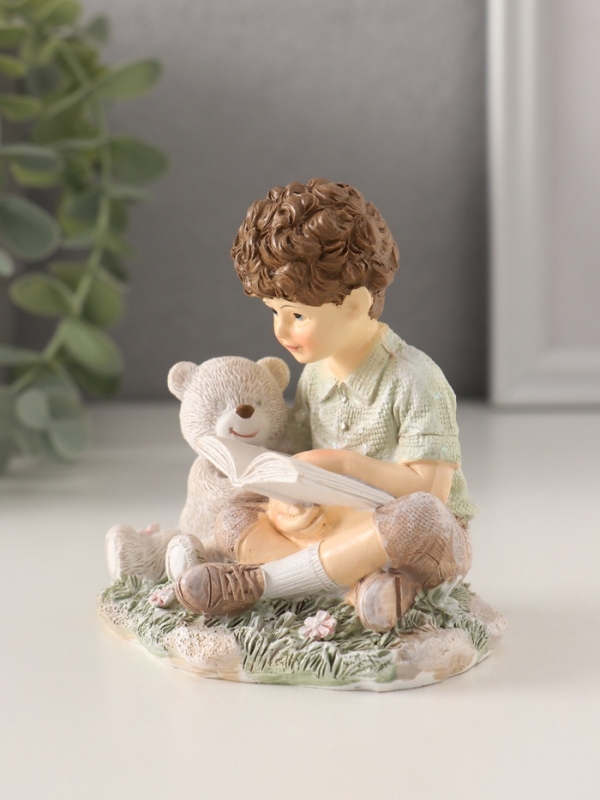 Сувенир полистоун Сувенир полистоун "Кудрявый мальчишка читает книжку медвежонку" 9х7х9 см