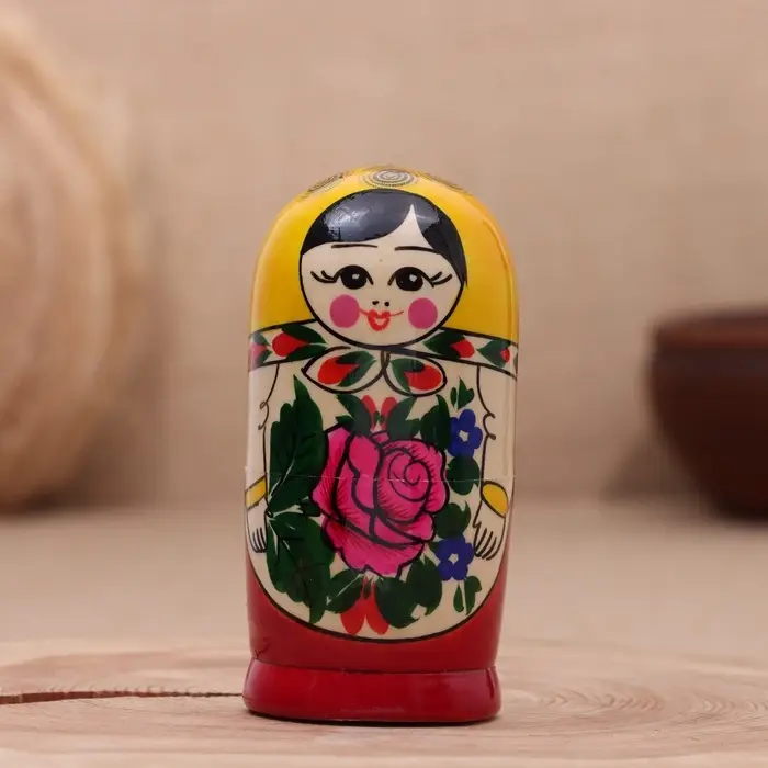 Матрёшка дерево &laquo;Зоя&raquo;, жёлтый платок, 5 кукольная, 12 см