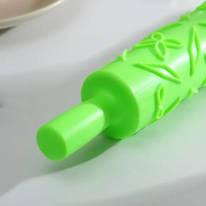 Скалка кондитерская «Листья», 39 см, рабочая часть 25 см, фактурная, цвет зелёный Скалка кондитерская «Листья», 39 см, рабочая часть 25 см, фактурная, цвет зелёный