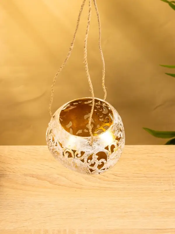 Подсвечник подвесной из кокоса, 9-11 см, бело-золотой Подсвечник подвесной из кокоса, 9-11 см, бело-золотой