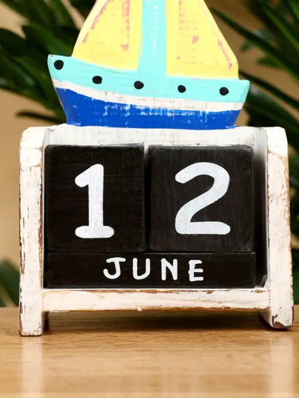 Календарь настольный Календарь настольный "Парусник" дерево 11х5х16 см, цв. жёлтый