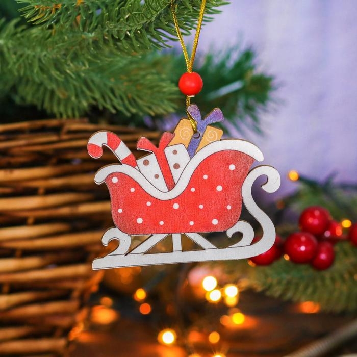 Подвеска новогодняя «Сани с подарками» Подвеска новогодняя «Сани с подарками»