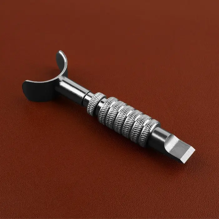 Нож поворотный для тиснения на коже, 9&times;2.7 см, цвет серебряный