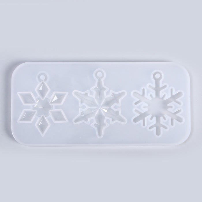 Форма силиконовая универсальная, подвеска «Снежинки» 3 в 1, размер от 5,2 до 5,6 см Форма силиконовая универсальная, подвеска «Снежинки» 3 в 1, размер от 5,2 до 5,6 см