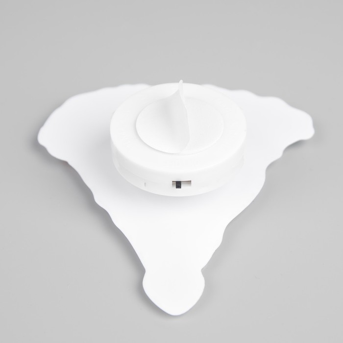 Светодиодная игрушка на липучке «Новогодняя ёлка» 8.5 × 10 см, батарейки LR44х3 (в комплекте), свечение мульти Светодиодная игрушка на липучке «Новогодняя ёлка» 8.5 × 10 см, батарейки LR44х3 (в комплекте), свечение мульти