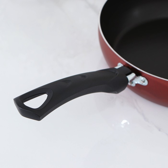 Сковорода Доляна Promo, d=24 см, пластиковая ручка, антипригарное покрытие, цвет бордовый Сковорода Доляна Promo, d=24 см, пластиковая ручка, антипригарное покрытие, цвет бордовый