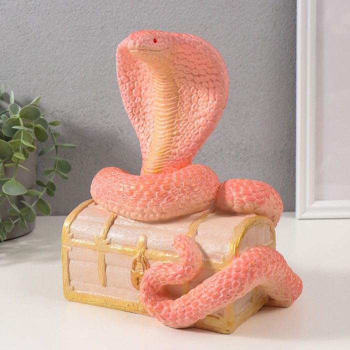 Фигурка Фигурка "КОБРА НА СУНДУКЕ" 20 х 17 х 12 см.