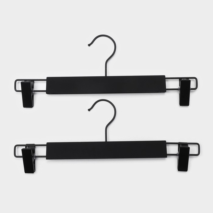 Вешалки для брюк и юбок LaDо́m Soft-touch, 32,5×13 см, 2 шт, с зажимами, цвет чёрный Вешалки для брюк и юбок LaDо́m Soft-touch, 32,5×13 см, 2 шт, с зажимами, цвет чёрный