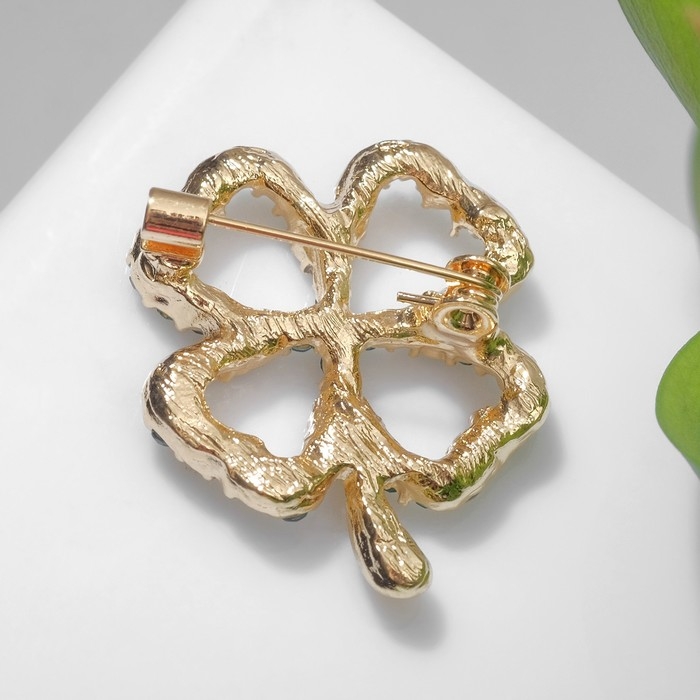 Брошь «Клевер» контур, цвет изумрудный в золоте Брошь «Клевер» контур, цвет изумрудный в золоте