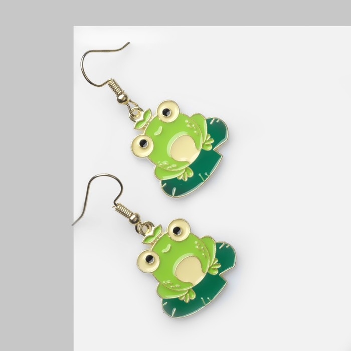 Серьги «Лягушка» на кувшинке, цвет зелёный в золоте Серьги «Лягушка» на кувшинке, цвет зелёный в золоте