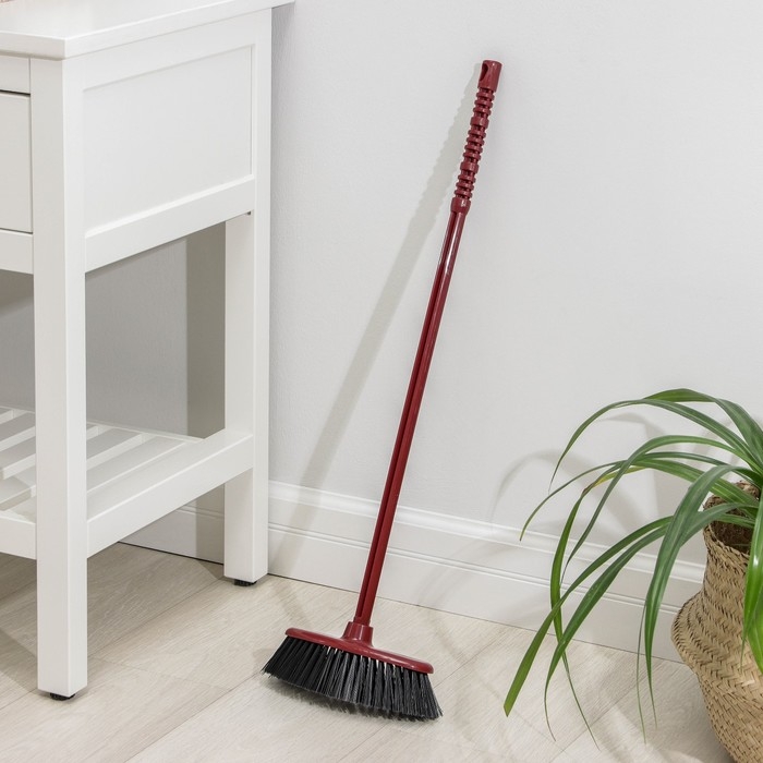 Щётка для пола «Комфорт» с черенком, жёсткая, цвет МИКС Щётка для пола «Комфорт» с черенком, жёсткая, цвет МИКС