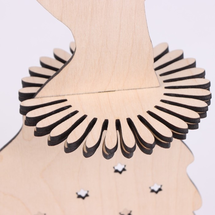 Салфетница «Дама с веером», фанера Салфетница «Дама с веером», фанера