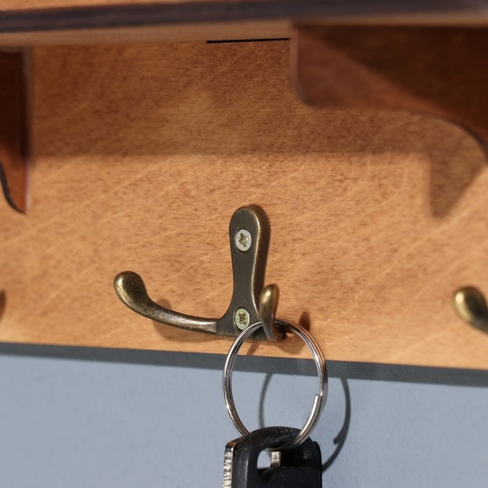 Ключница с полкой Ключница с полкой "В гостях хорошо ..." коричневый цвет, 28х23х7,5 см