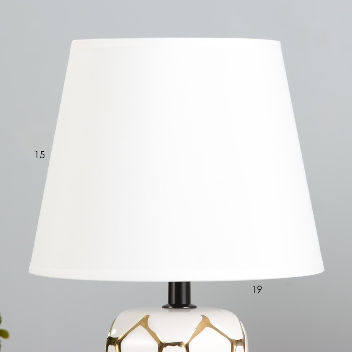 Настольная лампа Настольная лампа "Рико" Е14 40Вт бело-золотистый 20х20х33 см RISALUX