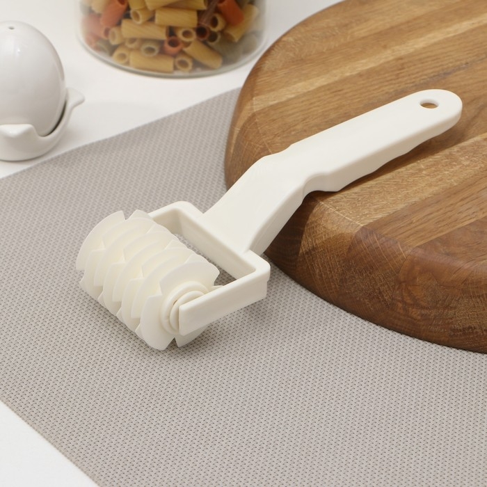 Валик для нарезки теста Доляна «Сетка», 20×7×4,5 см, цвет белый Валик для нарезки теста Доляна «Сетка», 20×7×4,5 см, цвет белый