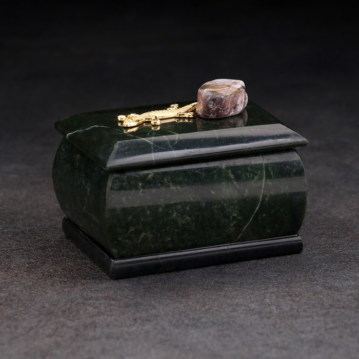Шкатулка Шкатулка "Урал" прямоугольная, змеевик, с декоративным камнем, 7,5х5,5х5,5 см
